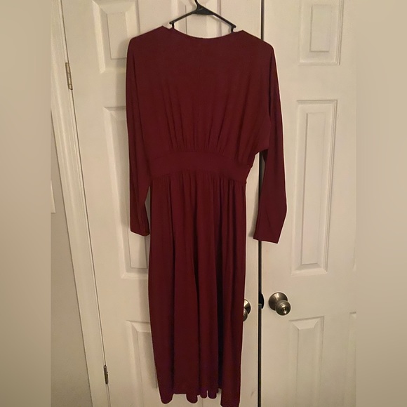 Waisted design ASOS long sleeve midi tea dress with buttons in burgundy - Picture 5 of 9